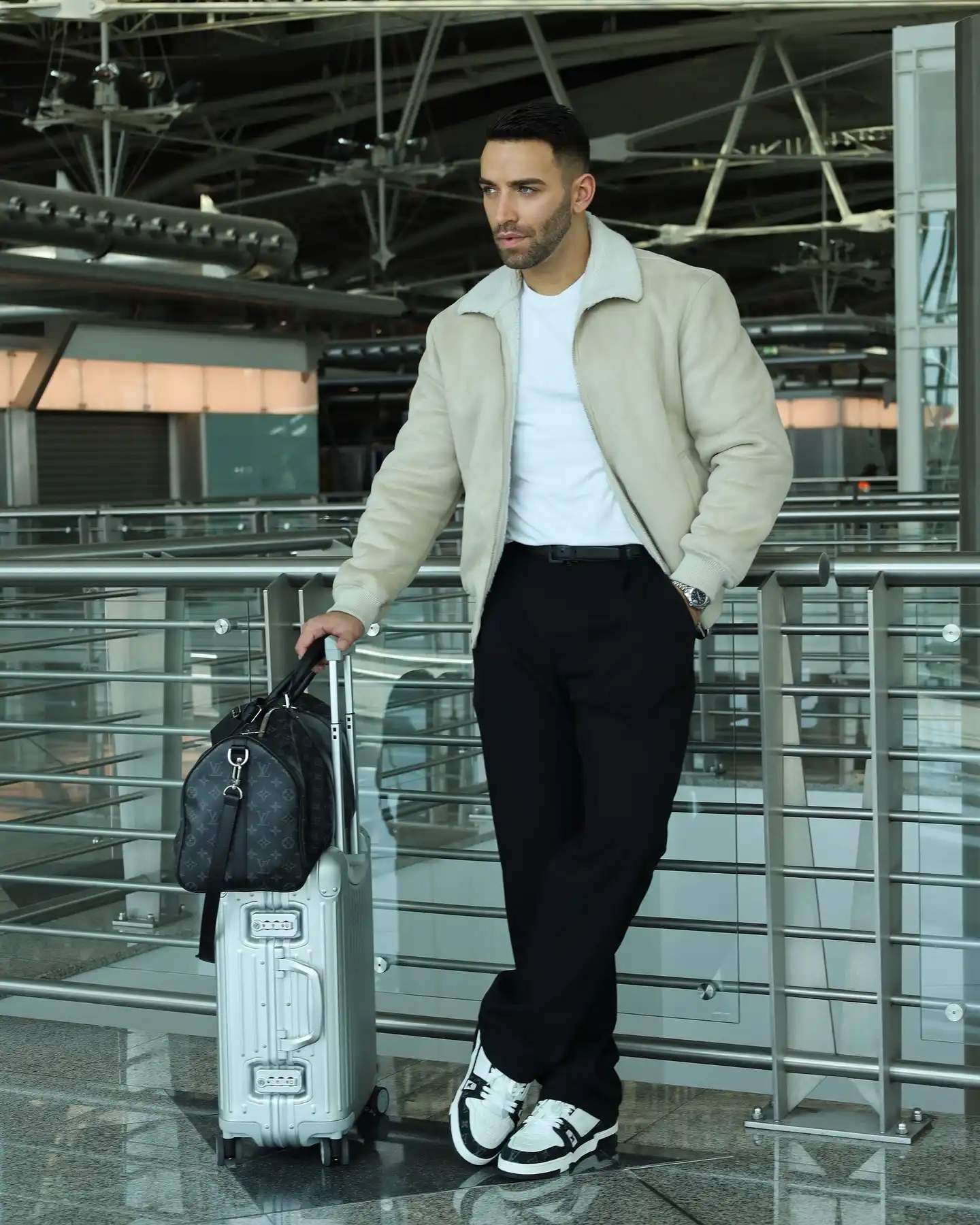 Men airport style 1