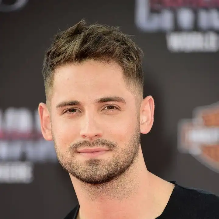 31 Short Hair Ideas for Men That Suit Almost Any Face 3 Messy Short Top With a Natural Taper