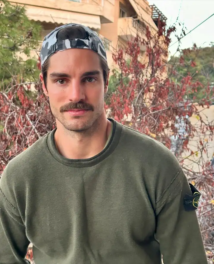 22 Mustache Ideas for Every Man That Turn Heads Fast 2 The Grown-In Chevron for Guys Who Hate Fussing