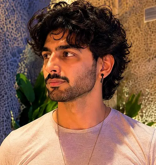 20 Wavy Hair Men Ideas That Look Natural and Stylish Now 10 The Wet Look Push Back with Tapered Sides