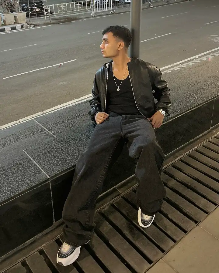 15 Bold Starboy Aesthetic Outfit Ideas for Men 3 Leather Bomber and Chain for Late Night Starboy Mode