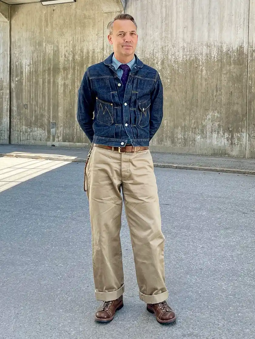 18 Men's Preppy Looks That Make Any Closet Look Expensive 8 Denim Jacket, Chambray Shirt and a Tie
