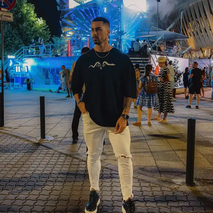 Oversized Snake Print Tee Over White Ripped Denim