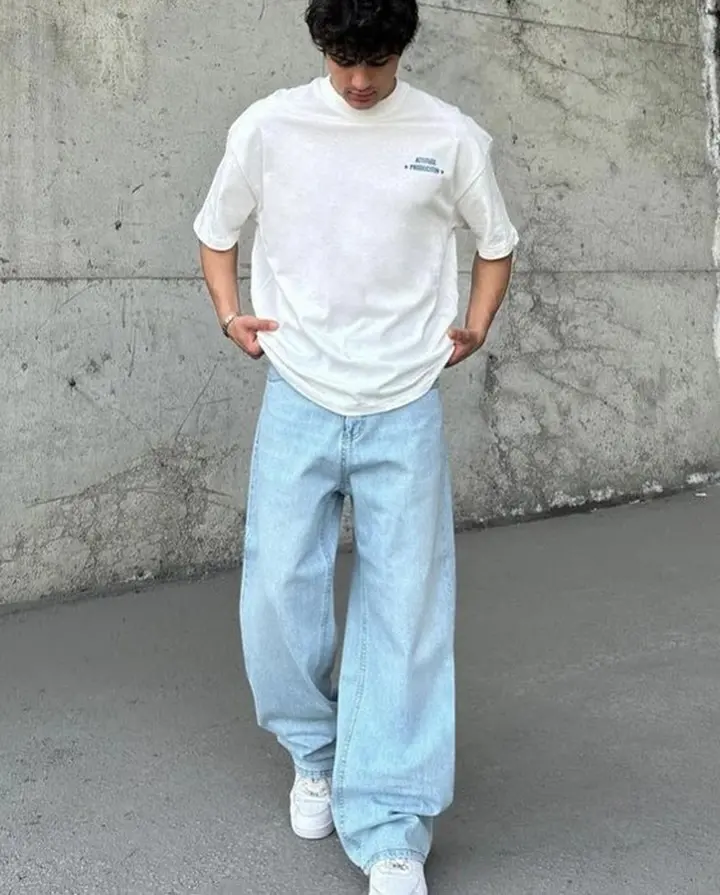 Oversized Tee and Light Blue Wide-Leg Jeans, Head to Toe