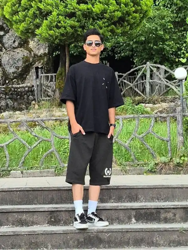 22 Black Shorts Outfit Ideas for Men That Actually Look Put Together 9 Oversized Tee and Long Black Shorts for Everyday Wear