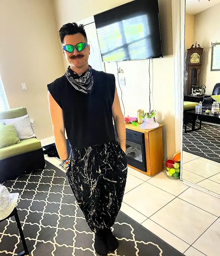 25 Rave Outfits for Men That Go All-in on Style 3 Green Mirrored Sunglasses Turn Basic Black Into a Statement