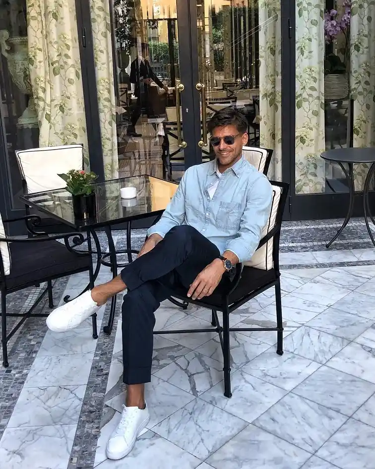Go Sockless With Cropped Trousers for a Polished Cafe Look