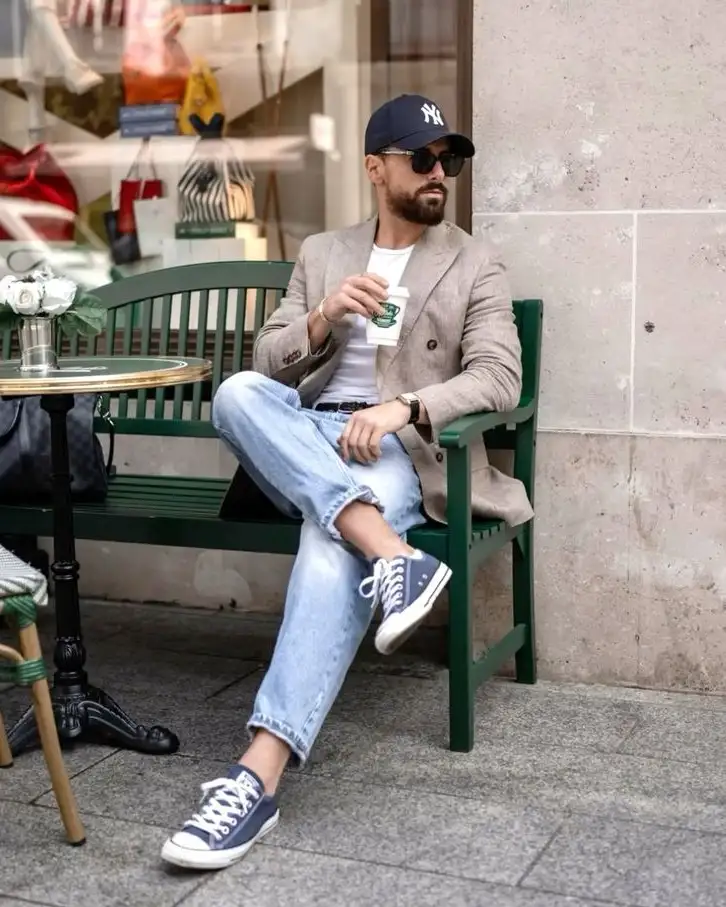 A Soft Blazer Worn With a Tee, Jeans, and Canvas Sneakers