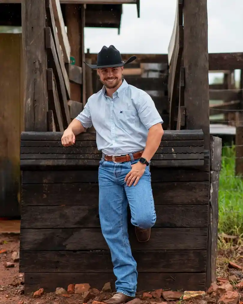 A Light Button-Down Proves Country Style Doesn't Always Mean Heavy Layers