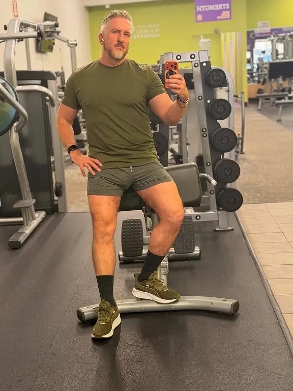 Summer Fashion for Older Gentlemen: 17 Timeless Outfits That Still Feel Fresh 5 Matching Athletic Wear for Staying Active in Summer