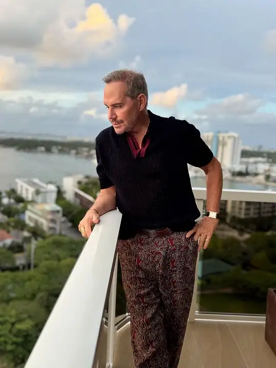 Summer Fashion for Older Gentlemen: 17 Timeless Outfits That Still Feel Fresh 11 A Knit Polo and Patterned Trousers for Warm Evenings