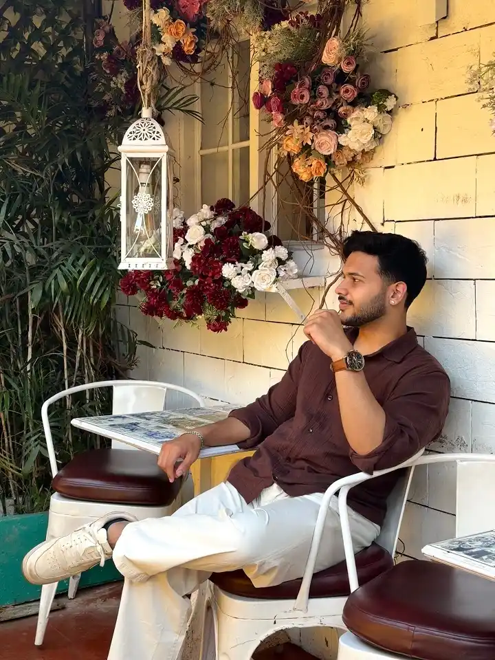 22 Coffee Date Outfits for Men That Make a Great First Impression 11 The Relaxed Button-Up That Trades a Tie for Rolled Sleeves