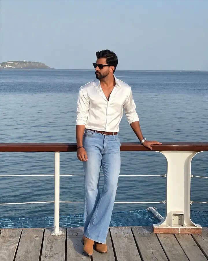 White Shirt and Light Flared Jeans for a Sharp Seaside Look