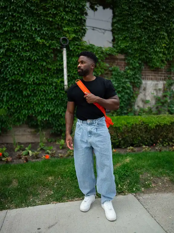 17 Summer Outfits for Short Men Who Want Better Proportions 12 Fitted Black Tee With Baggy Light Jeans