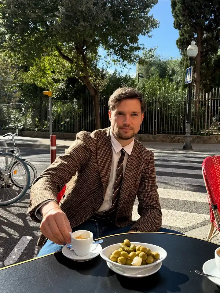 22 Coffee Date Outfits for Men That Make a Great First Impression 9 The Houndstooth Blazer That Makes Jeans Look Intentional