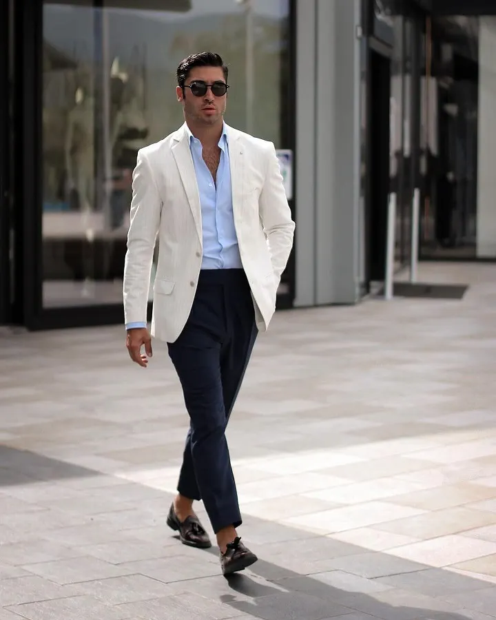 An Off-White Blazer Worn Open for Warm Weather Sophistication