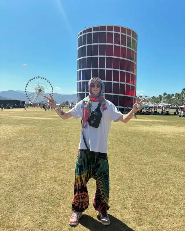 Head Scarf and Sling Bag: The Festival Uniform That Still Feels Boho