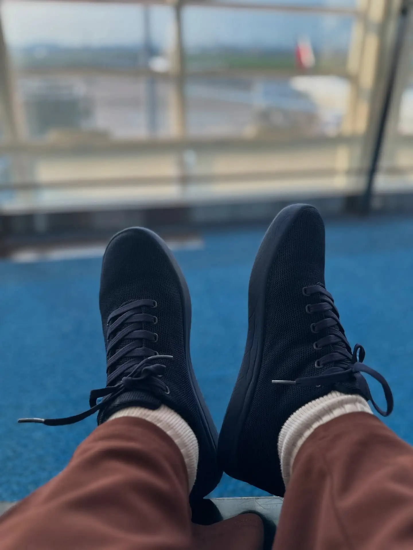 15 Minimalist Men's Sneakers Every Guy Should Know 9 Atoms Model 000 / 001