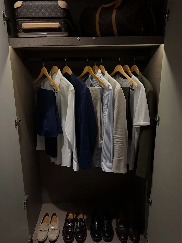 18 Travel Capsule Wardrobe Ideas for Men: Fly Light, Look Sharp 6 This Is What the Capsule Looks Like Once You've Unpacked It