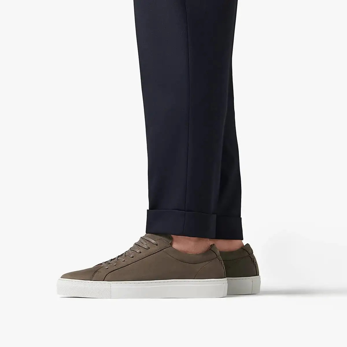 15 Minimalist Men's Sneakers Every Guy Should Know 13 Uniform Standard Series 1