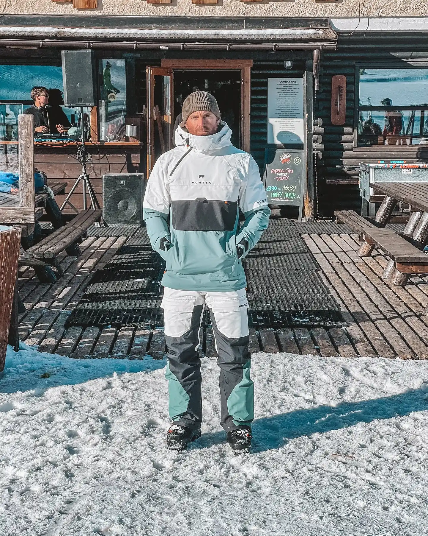 10 Stylish Men’s Outfits for Winter Travel & Ski Trips 4 1. The Classic Ski Resort Arrival Outfit