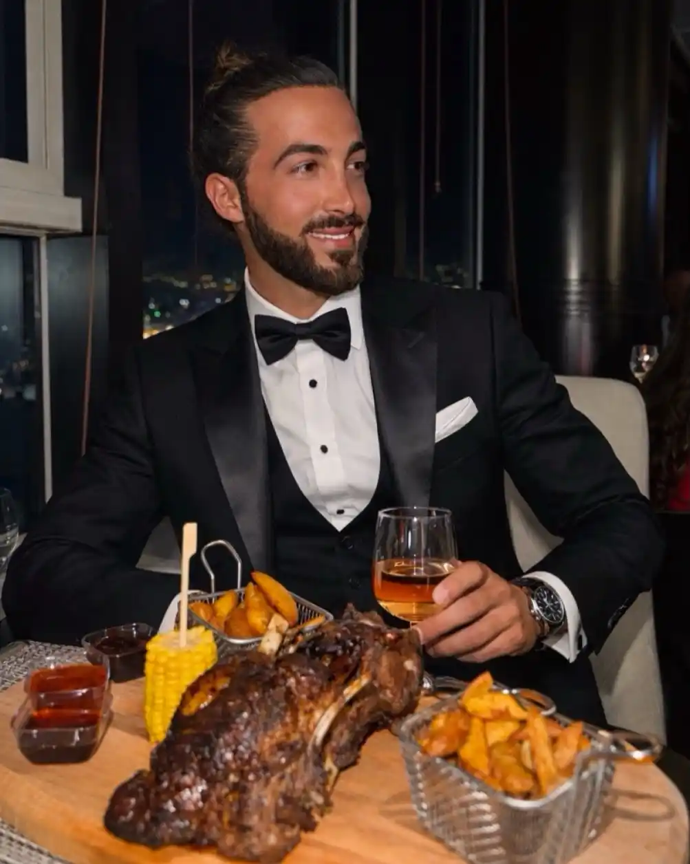10 Stylish Men’s Outfits for Winter Travel & Ski Trips 13 10.-The-Evening-Dinner-Winter-Travel-Outfi