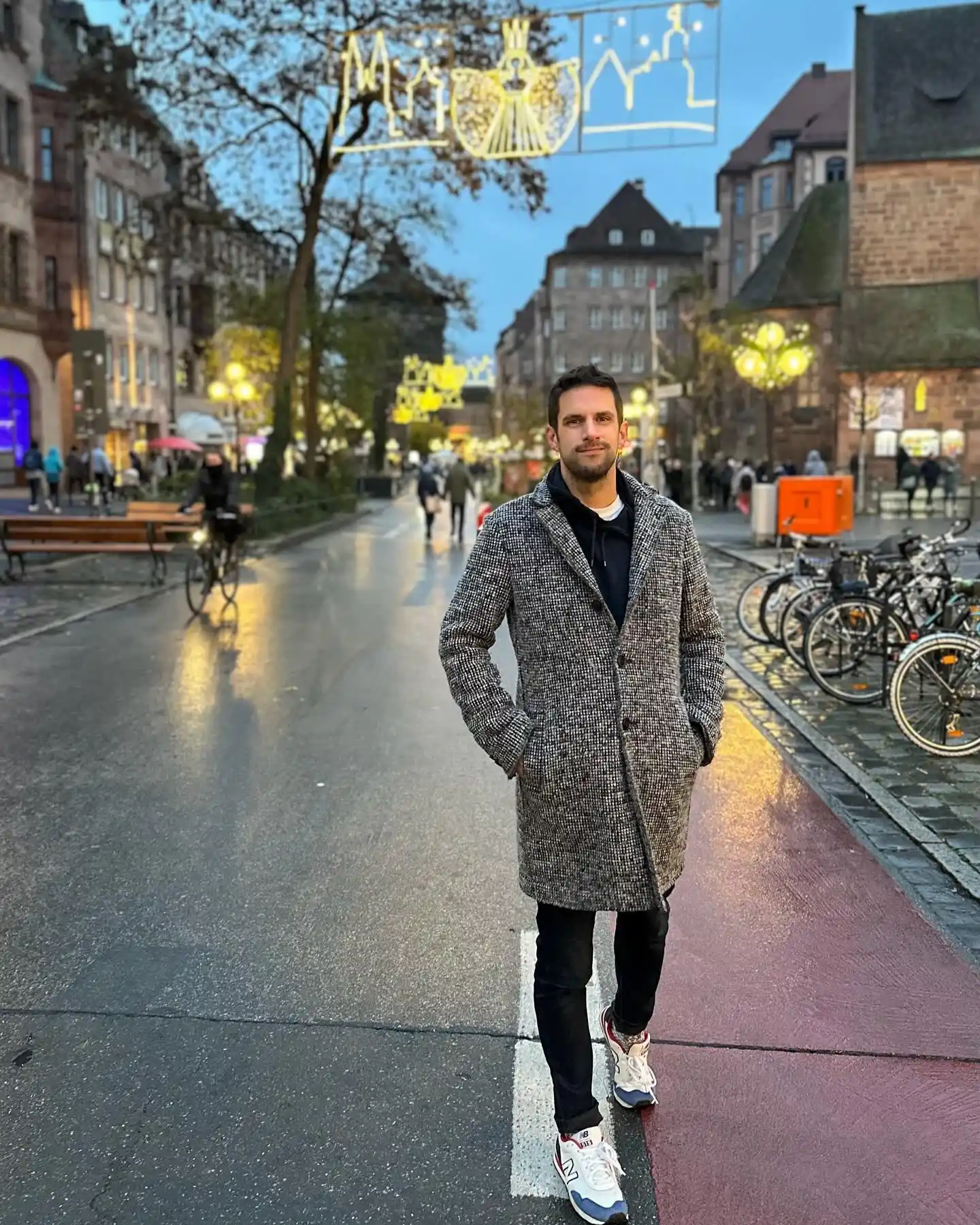 10 Stylish Men’s Outfits for Winter Travel & Ski Trips 7 4. The Casual City Winter Travel Outfit