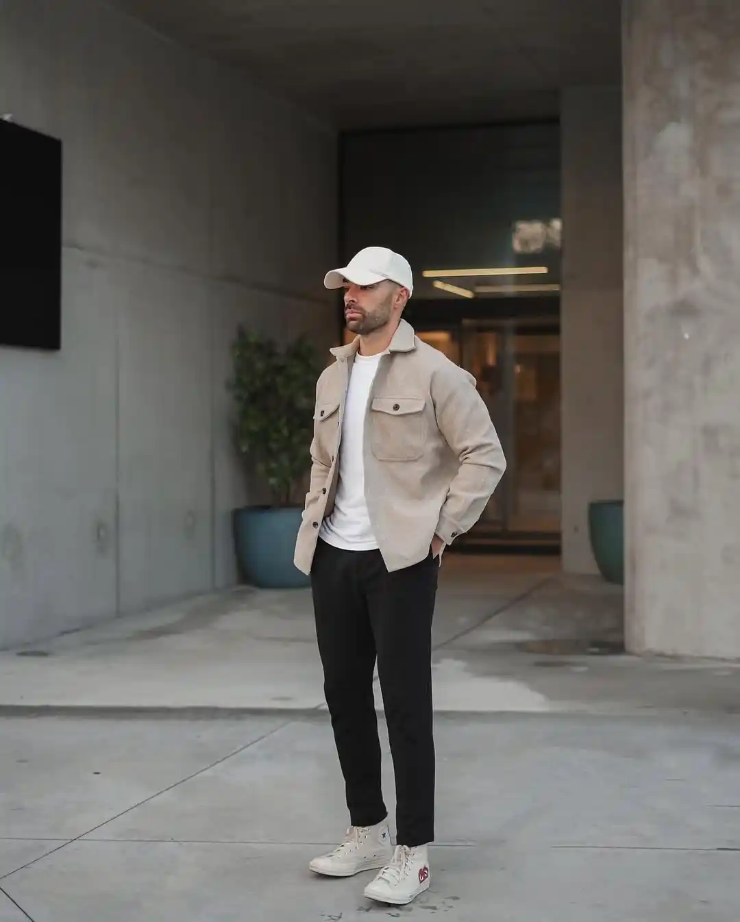 13 Men’s Weekend Getaway Outfits (No Overpacking) 6 4. The Denim Jacket Layering Outfit