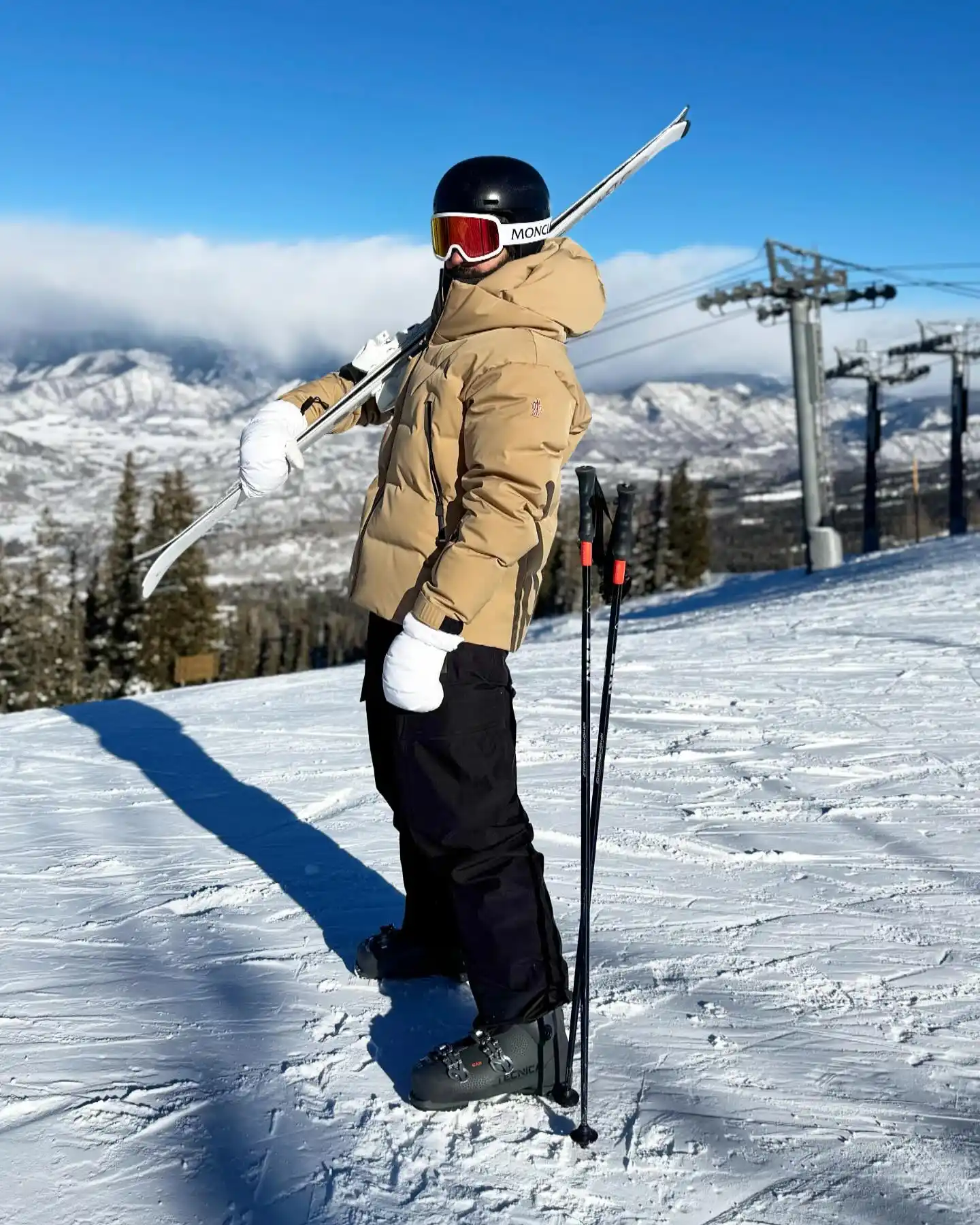 10 Stylish Men’s Outfits for Winter Travel & Ski Trips 9 6. The Luxury Ski Lodge Outfit