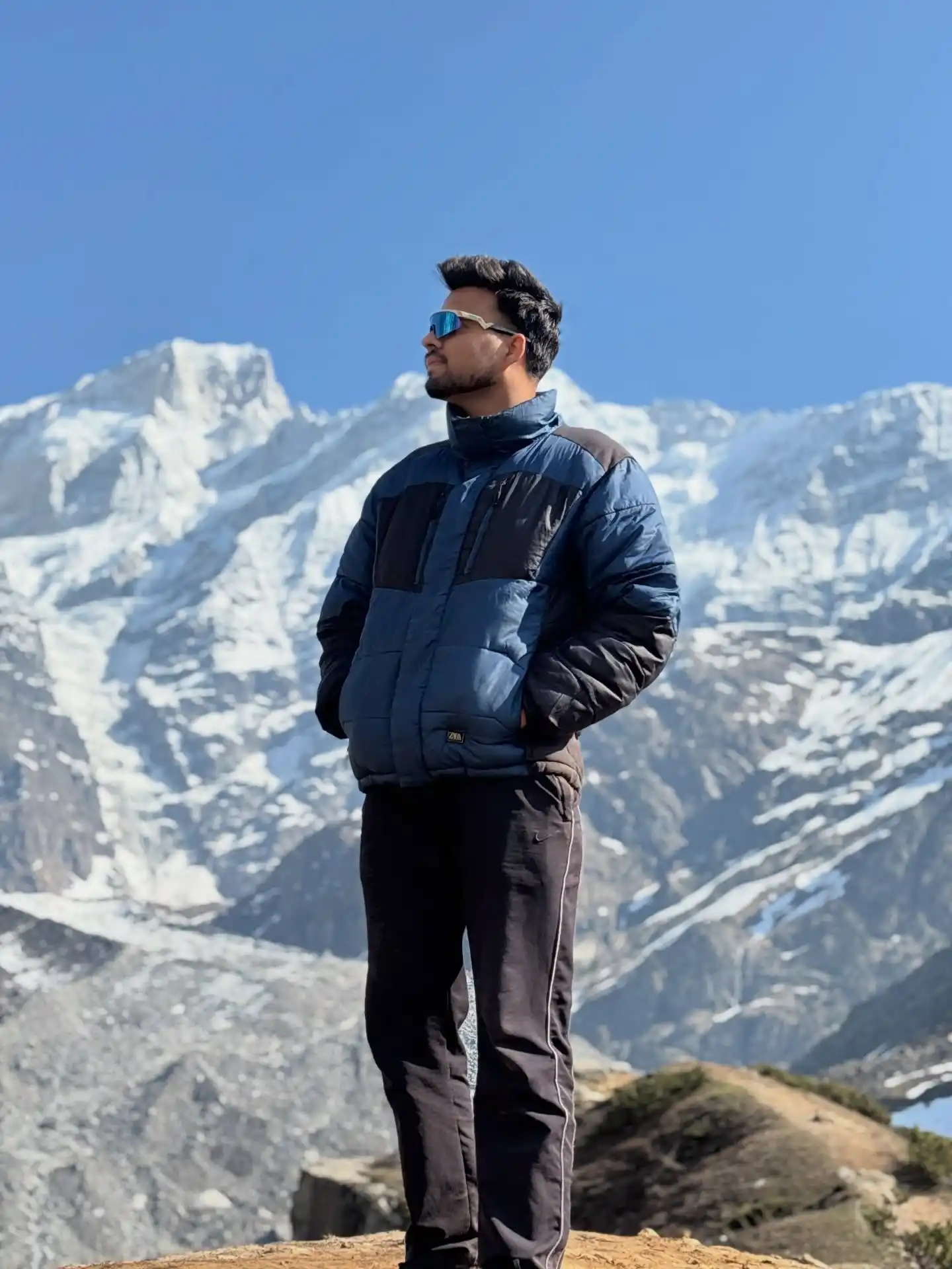 10 Stylish Men’s Outfits for Winter Travel & Ski Trips 12 9. The Active Adventure Winter Travel Outfit
