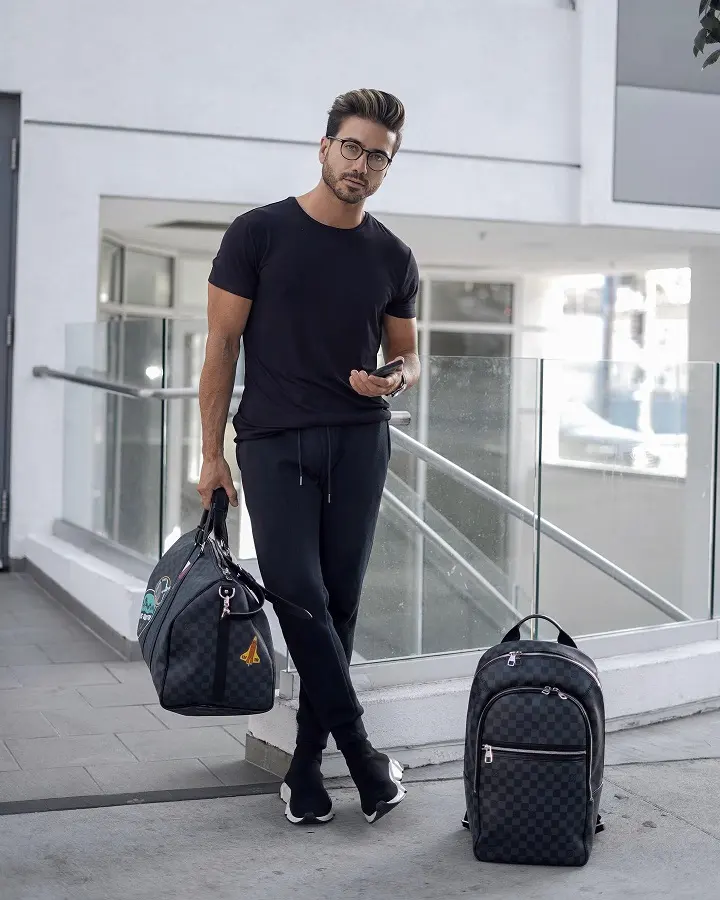 19 Best Men’s Sneakers for Travel (Lightweight, Walk‑All‑Day Picks) 3 All-Black Slip-Ons for Fast Security Lines