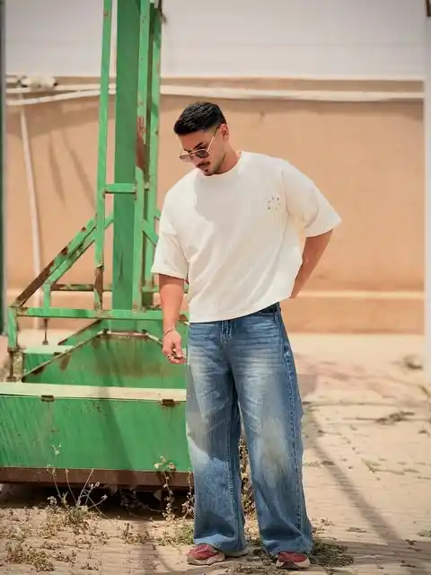 15 Curated Outfits for Men’s City‑Break Trips 7 6. Relaxed Streetwear Denim Fit