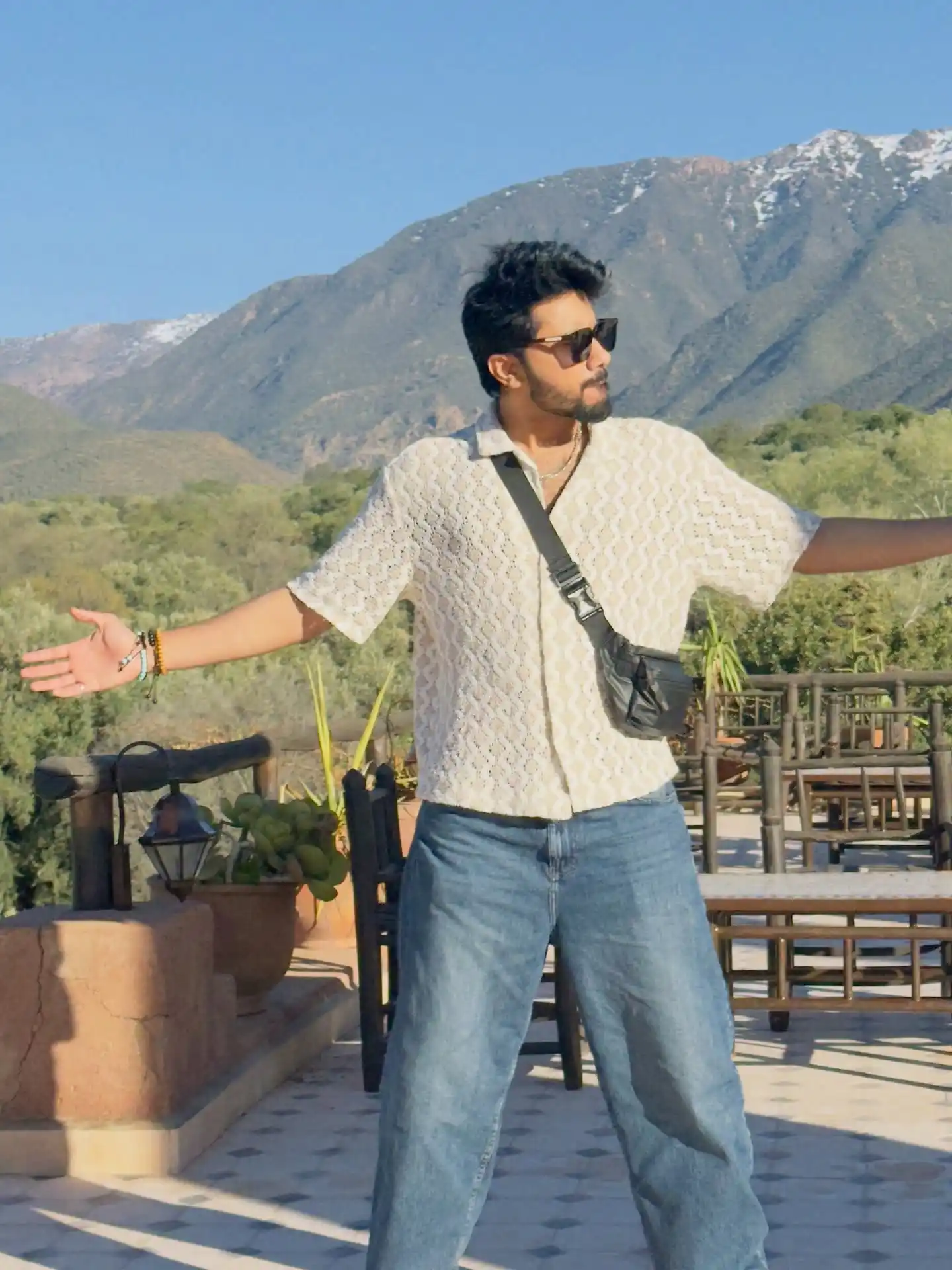 15 Curated Outfits for Men’s City‑Break Trips 14 13. Textured Resort Casual Attire