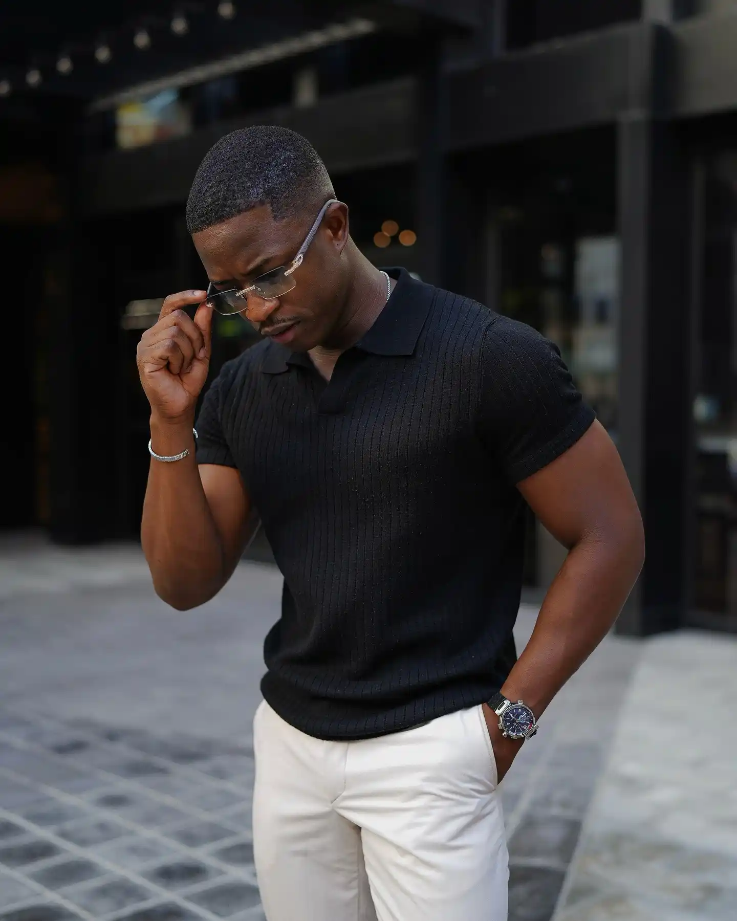 15 Curated Outfits for Men’s City‑Break Trips 5 4. Sharp Knit Polo Look