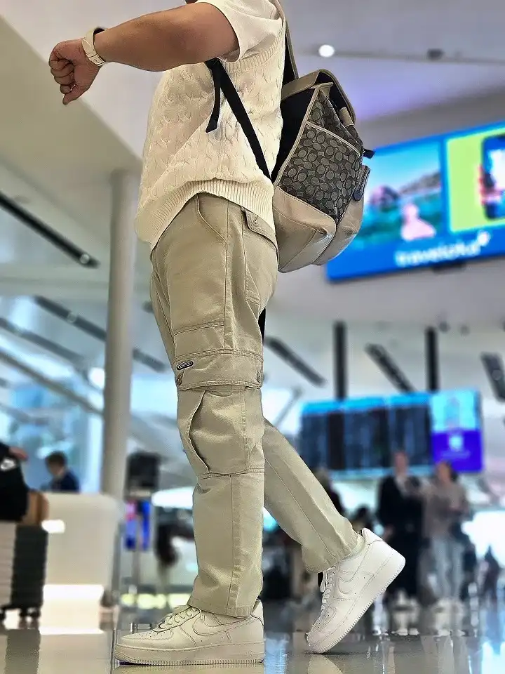 19 Best Men’s Sneakers for Travel (Lightweight, Walk‑All‑Day Picks) 7 White Leather Low-Tops for a Tonal Airport Fit