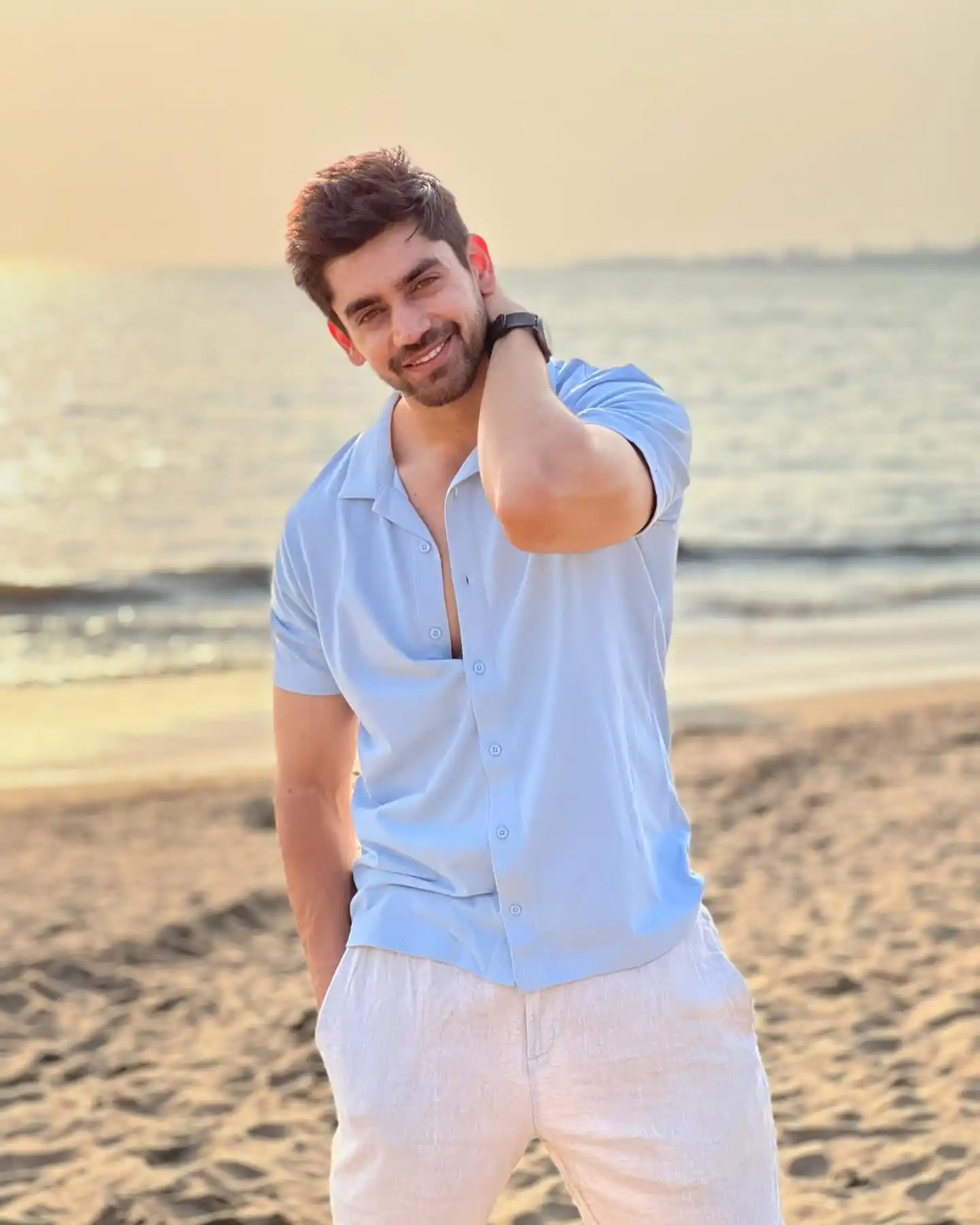 15 Curated Outfits for Men’s City‑Break Trips 12 11. Relaxed Beachside Resort Style
