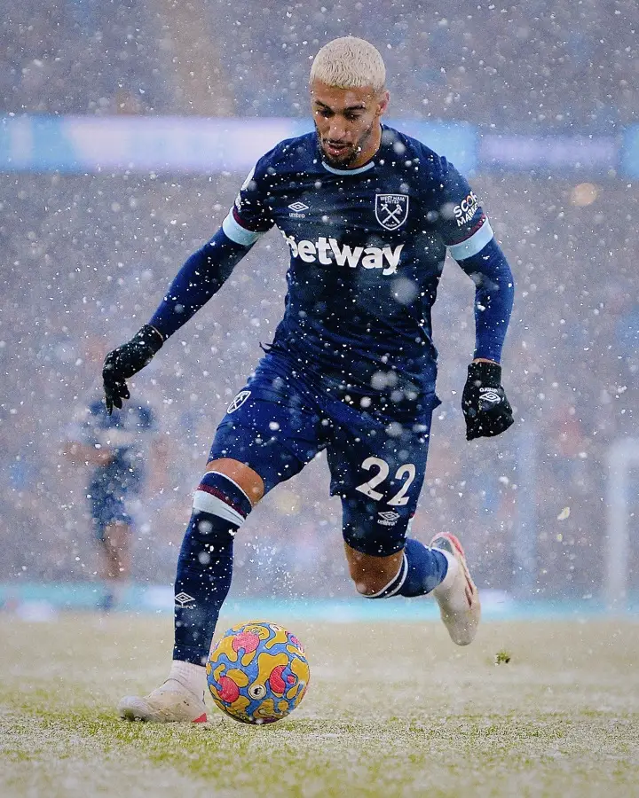 Dark Blue Jersey Built for Snowy Days