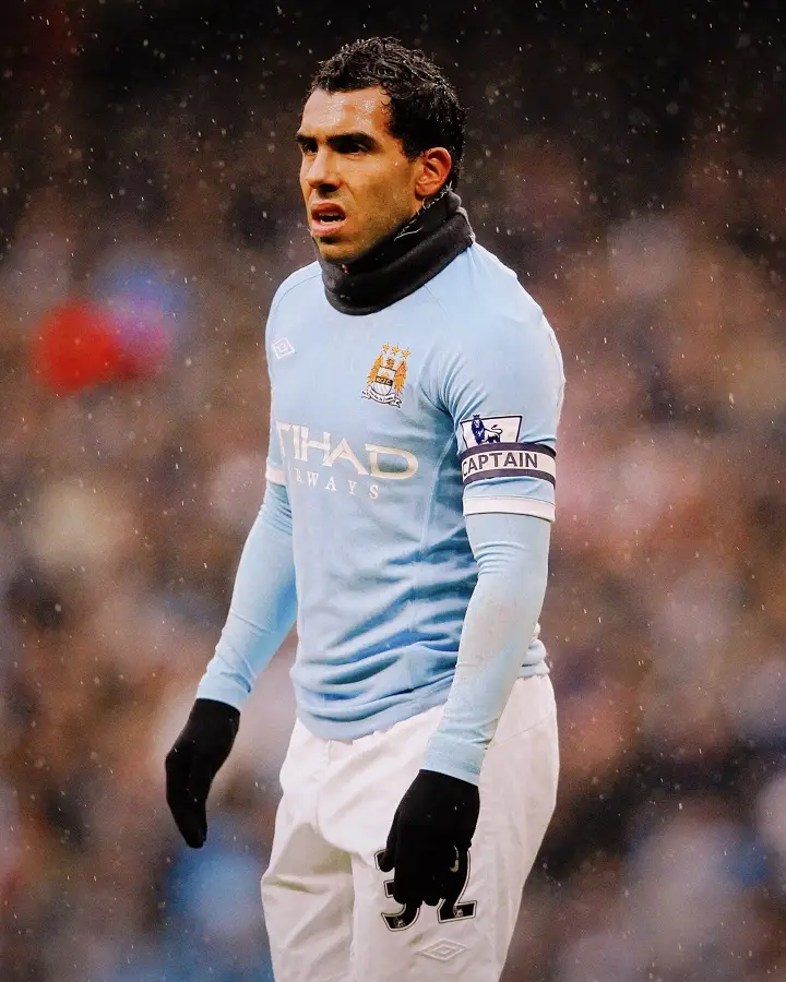 Sky Blue Jersey Plus a Black Neck Gaiter