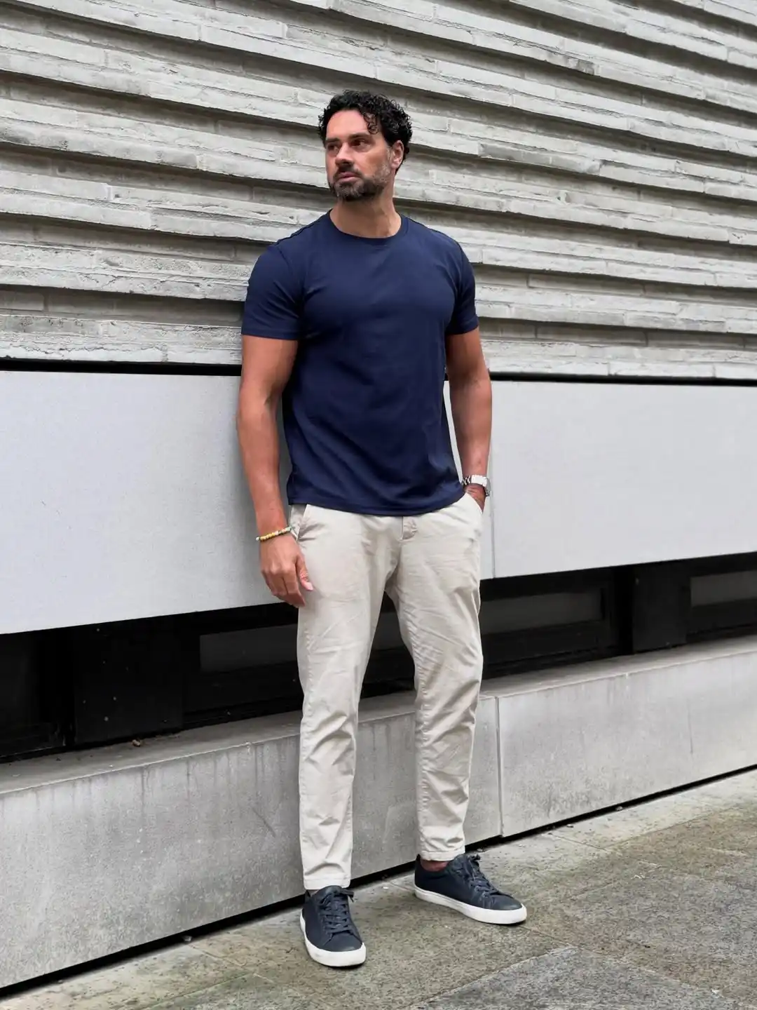 13 Minimalist Wardrobe Essentials for Men (Capsule Style) 3 2. Black or Navy T-Shirt