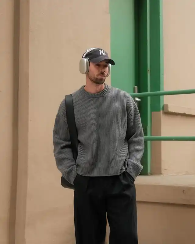 13 Minimalist Wardrobe Essentials for Men (Capsule Style) 5 4. Lightweight Crewneck Sweater