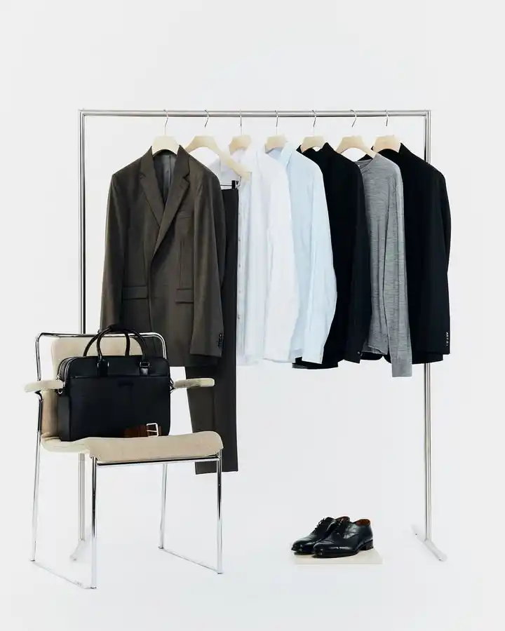 How to Organize a Minimalist Closet