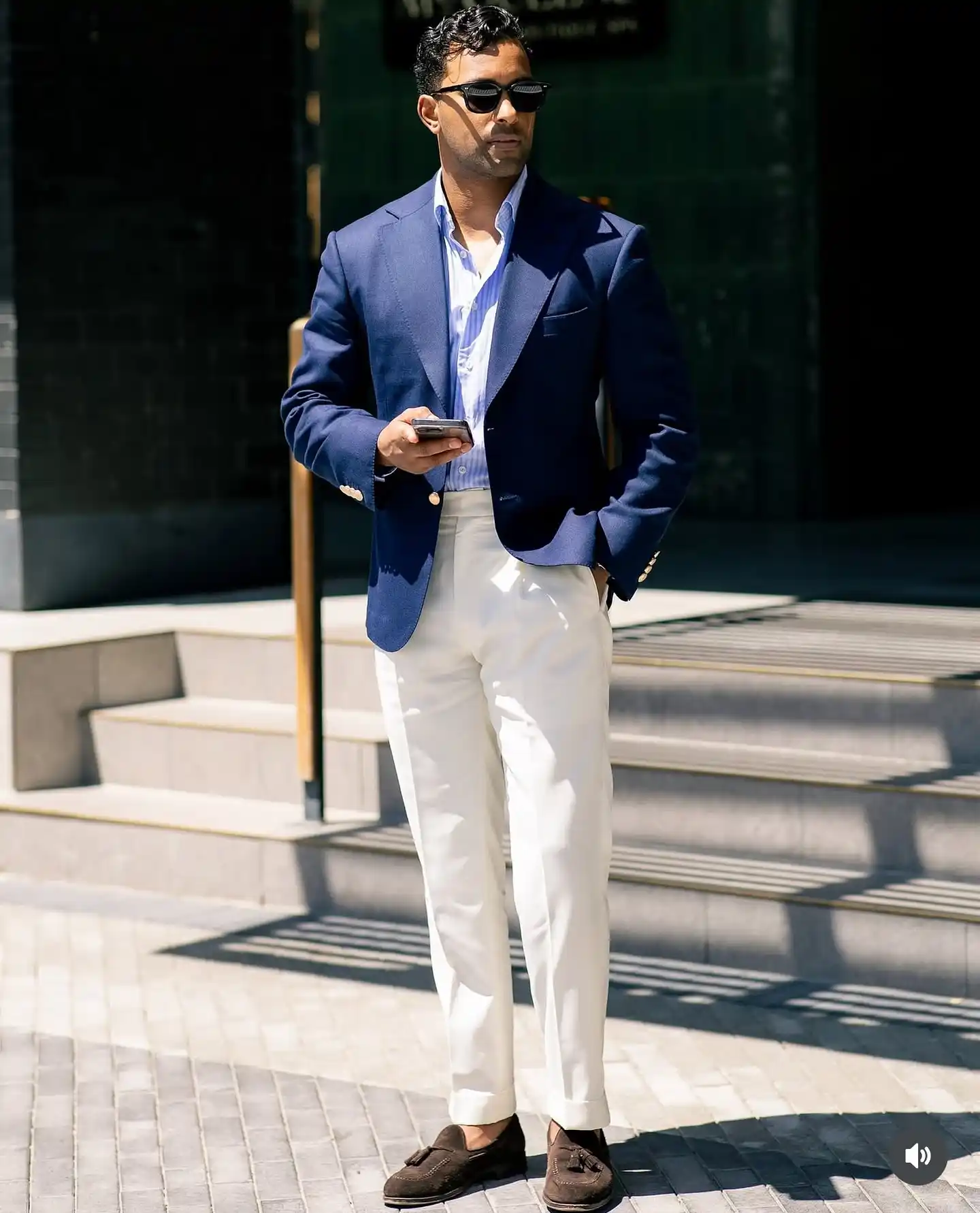 13 Minimalist Wardrobe Essentials for Men (Capsule Style) 8 7. Tailored Blazer