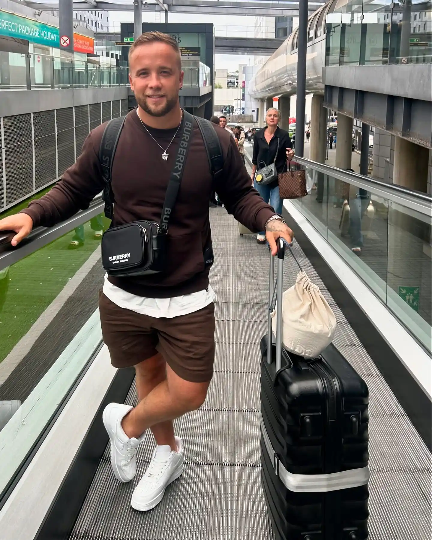 14 Airport Outfit Men With Sneakers Combos to Steal 2 1. Monochromatic Brown Set with White Kicks