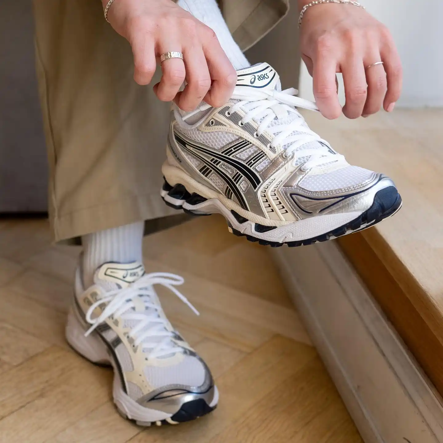 15 Shoe Styles That Complement Tall Men (Balance Height) 16 15. Retro Mesh Running Shoes