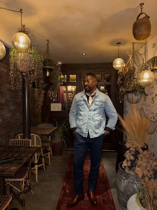 17 Men’s Minimalist Nightout Outfits (No Overdressing) 2 1. Denim Jacket and Trousers Combo