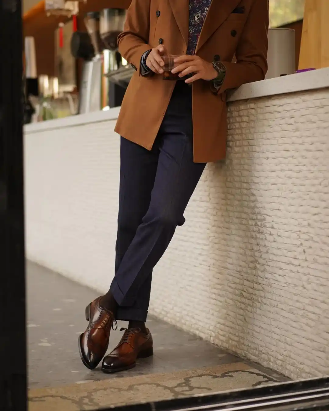 15 Shoe Styles That Complement Tall Men (Balance Height) 9 8. Classic Leather Brogues