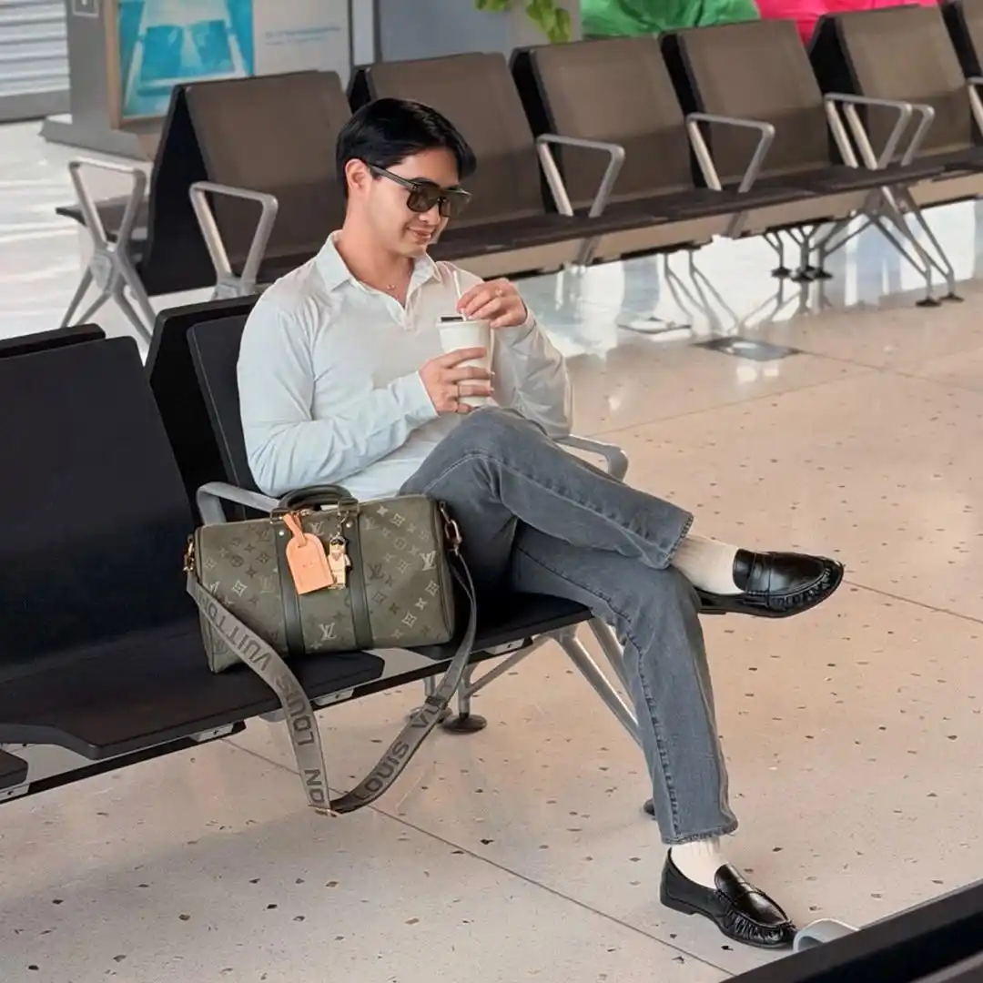 10 Airport Outfit Men Summer Looks That Beat the Heat in Style 10 9. Long Sleeve Polo and Slim Jeans