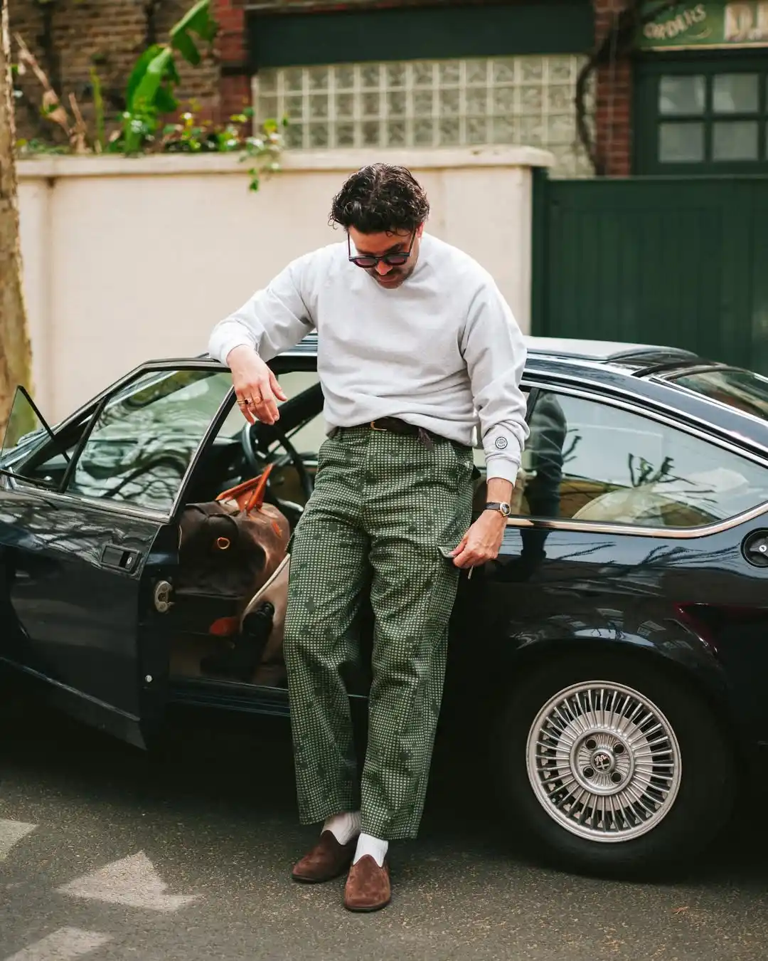 15 Classy Streetwear Outfit Ideas for Men That Elevate the Game 14 12. Patterned Green Trousers and Crisp Sweatshirt
