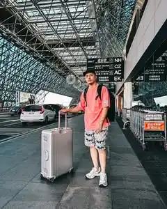 14 Airport Outfit Men With Sneakers Combos to Steal 15 14. Bright Pink Tee and Patterned Shorts