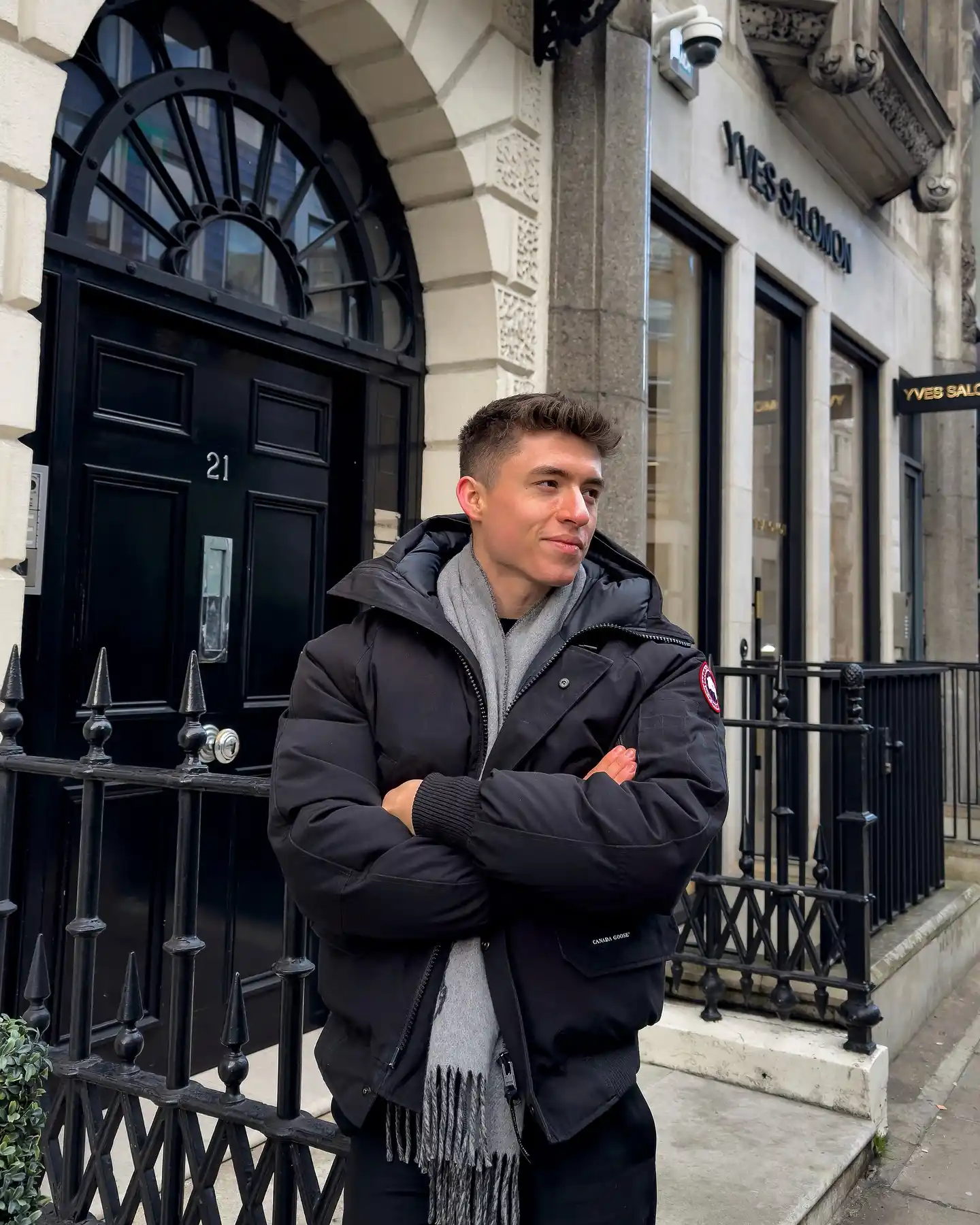 13 Minimalist Men’s Travel Capsule Outfits (Carry‑On Only) 13 12. Heavy Puffer Jacket